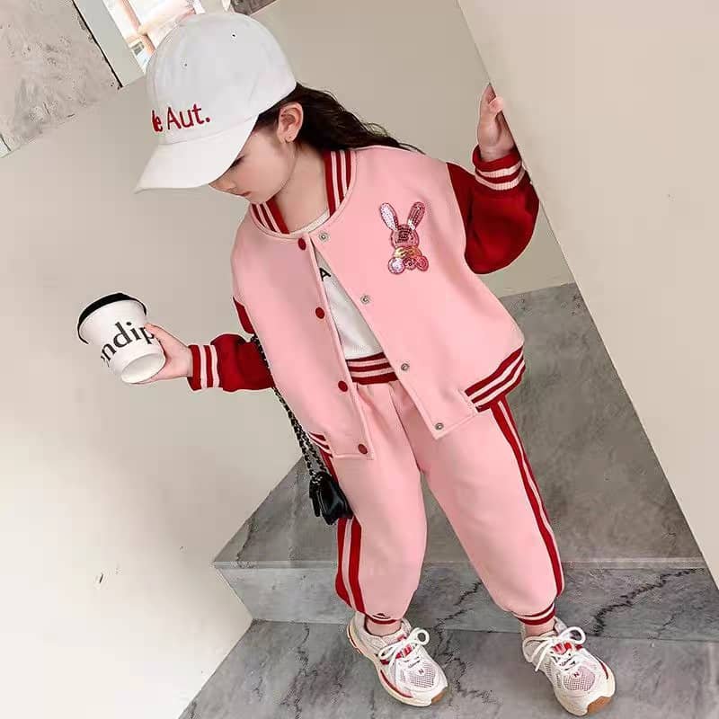 طقم الأرنب الرياضي